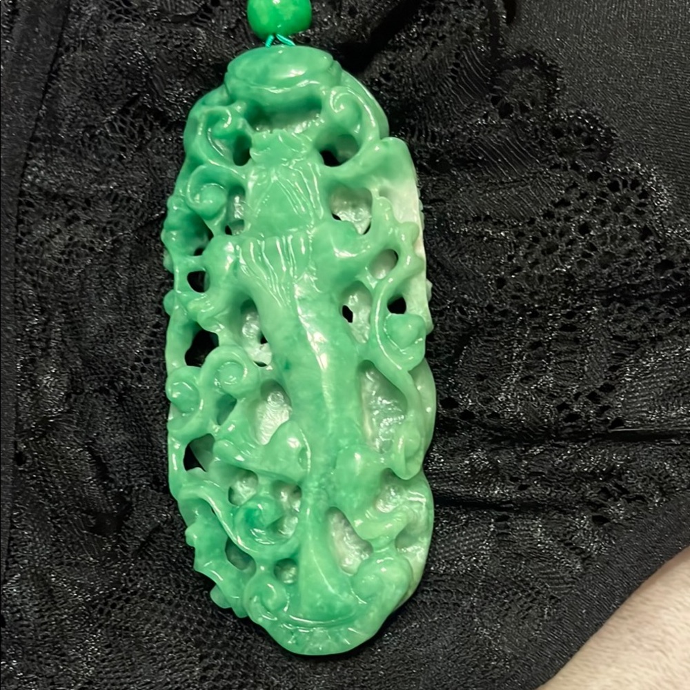 Exquisite Genuine carved Green Jade Pendant Necklace.